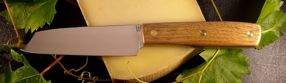 couteau à pointe tronquée vers le bas à lame large en acier inoxydable et manche bois